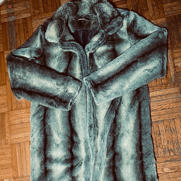 Long female faux-fur coat - Picture 2 of 3